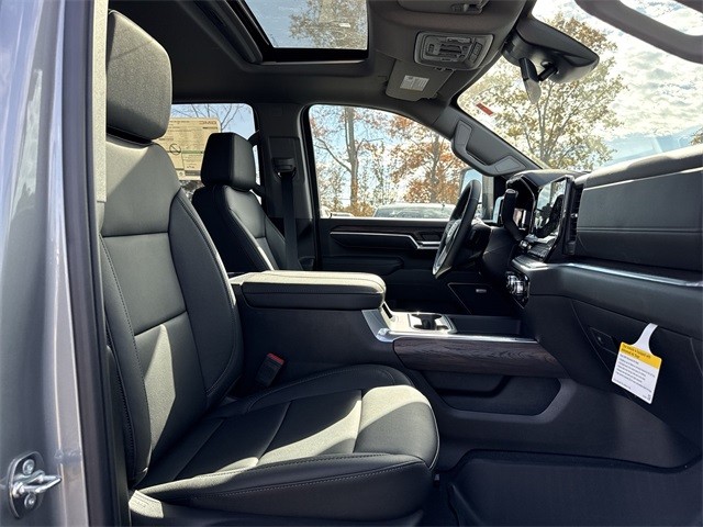 GMC Sierra 3500HD Vehicle Full-screen Gallery Image 25