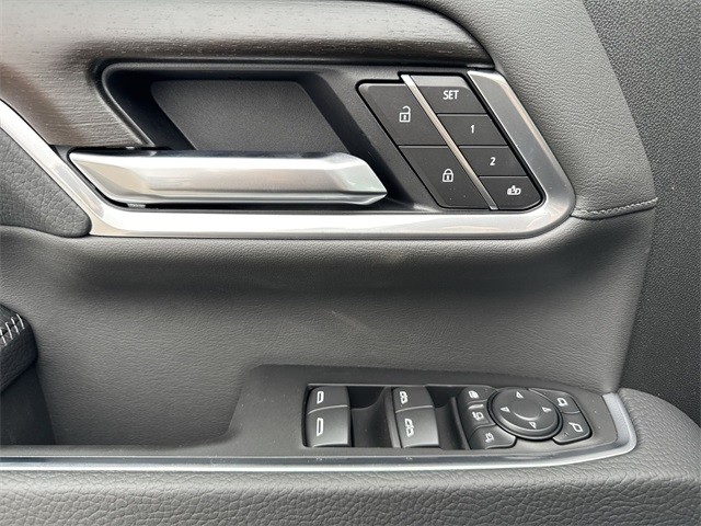 GMC Sierra 2500HD Vehicle Full-screen Gallery Image 13