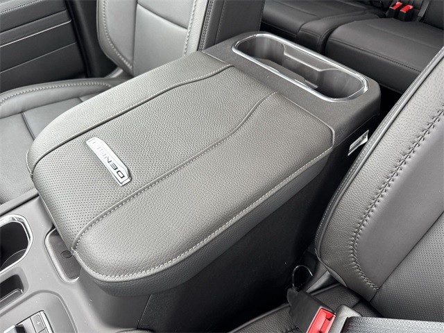 GMC Sierra 2500HD Vehicle Full-screen Gallery Image 21