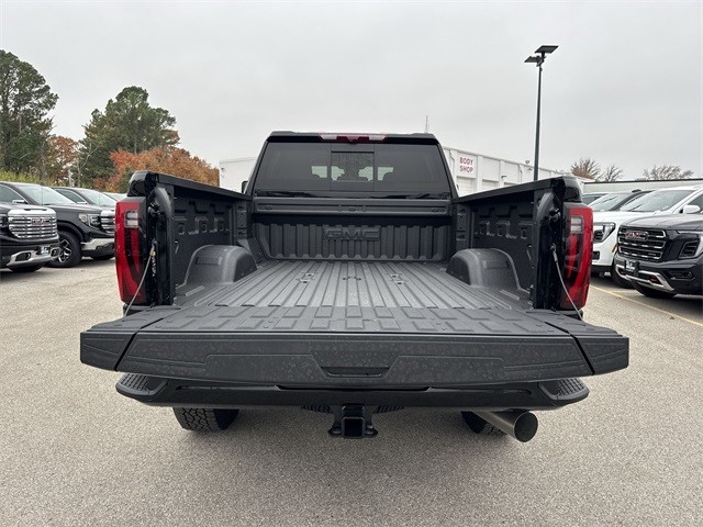 GMC Sierra 2500HD Vehicle Full-screen Gallery Image 24