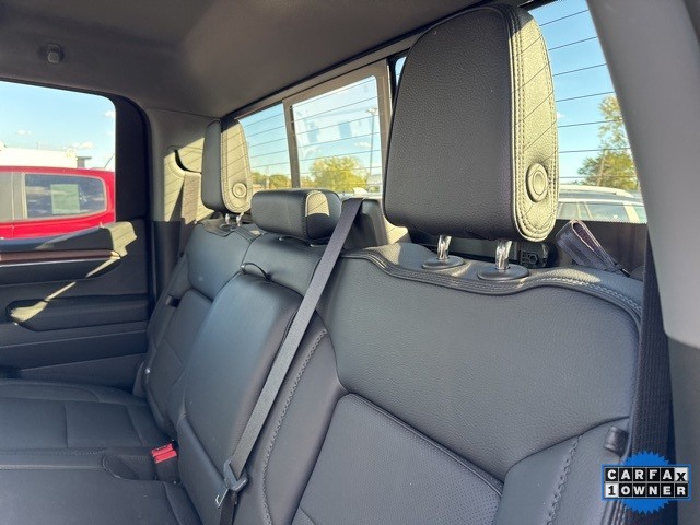 GMC Sierra 1500 Vehicle Full-screen Gallery Image 13