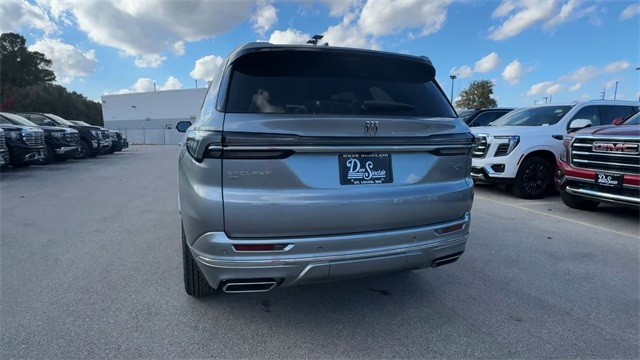 Buick Enclave Vehicle Full-screen Gallery Image 07