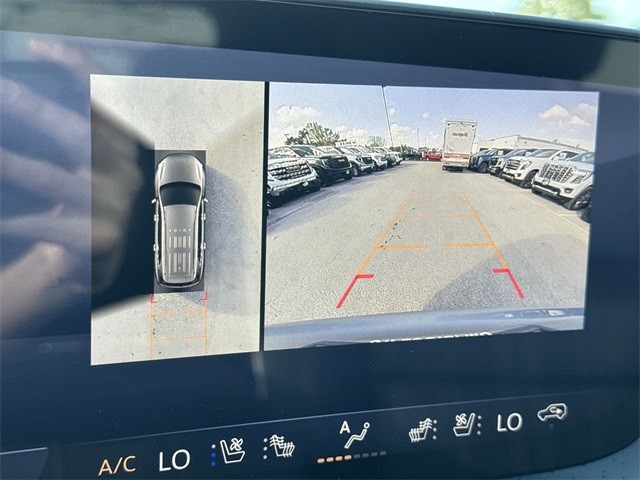 Buick Enclave Vehicle Full-screen Gallery Image 17