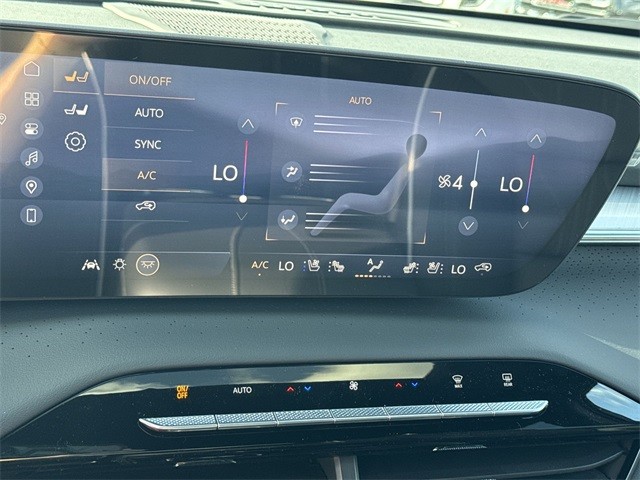 Buick Enclave Vehicle Full-screen Gallery Image 19