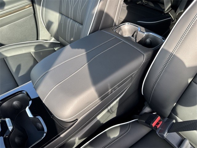 Buick Enclave Vehicle Full-screen Gallery Image 21