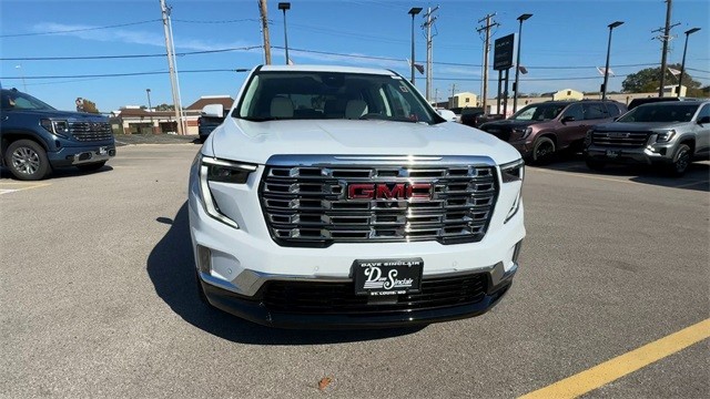 GMC Acadia Vehicle Full-screen Gallery Image 03