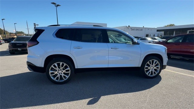 GMC Acadia Vehicle Full-screen Gallery Image 09