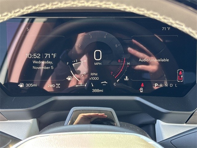 GMC Acadia Vehicle Full-screen Gallery Image 15