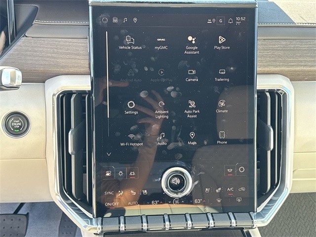 GMC Acadia Vehicle Full-screen Gallery Image 16