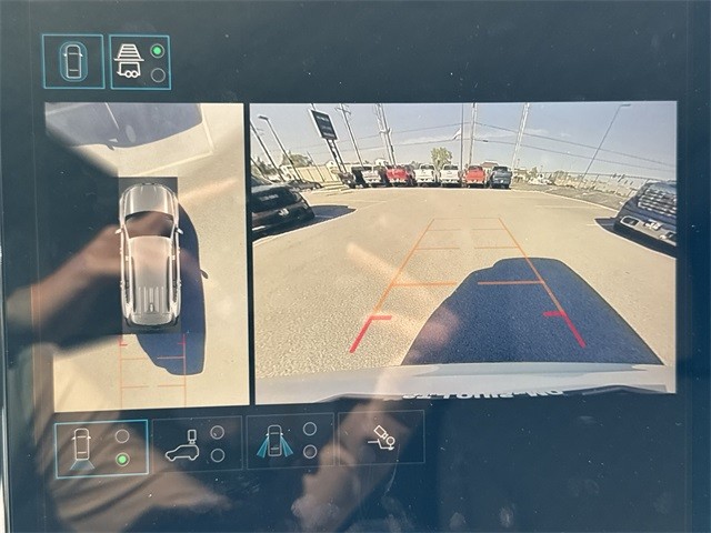 GMC Acadia Vehicle Full-screen Gallery Image 17