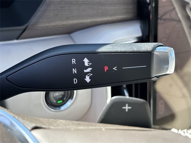 GMC Acadia Vehicle Full-screen Gallery Image 20