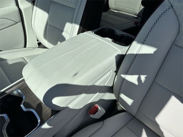 GMC Acadia Vehicle Full-screen Gallery Image 21