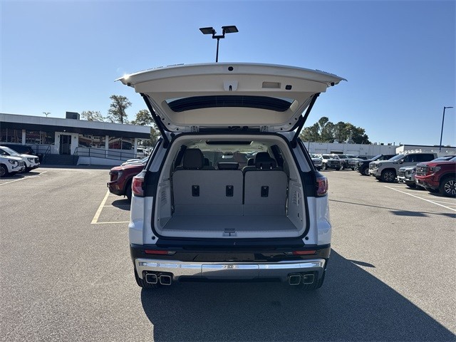 GMC Acadia Vehicle Full-screen Gallery Image 25