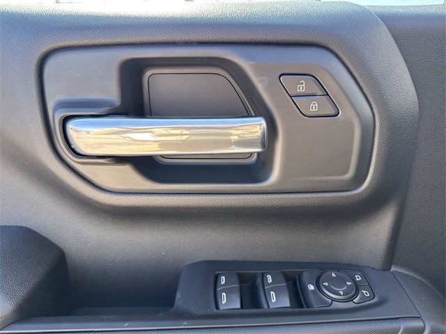 GMC Sierra 1500 Vehicle Full-screen Gallery Image 13