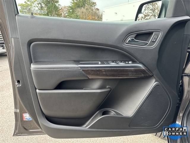 GMC Canyon Vehicle Full-screen Gallery Image 26