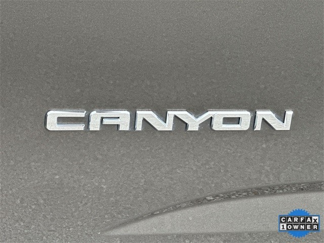 GMC Canyon Vehicle Full-screen Gallery Image 35