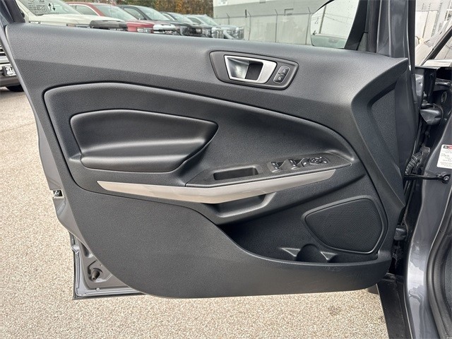 Ford EcoSport Vehicle Full-screen Gallery Image 26