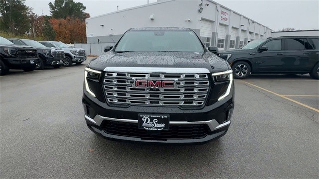 GMC Acadia Vehicle Full-screen Gallery Image 03