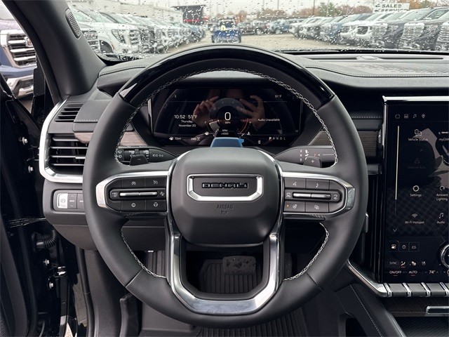 GMC Acadia Vehicle Full-screen Gallery Image 14