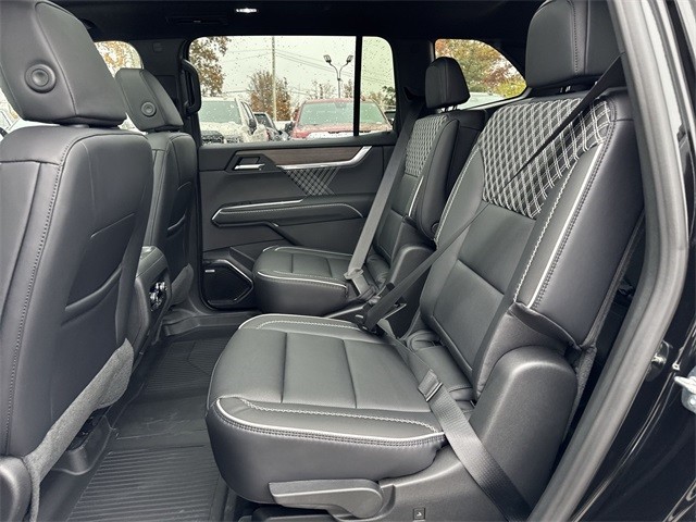 GMC Acadia Vehicle Full-screen Gallery Image 23