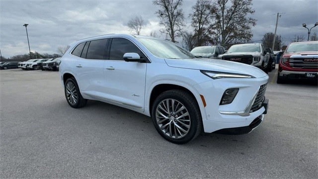 Buick Enclave Vehicle Full-screen Gallery Image 02