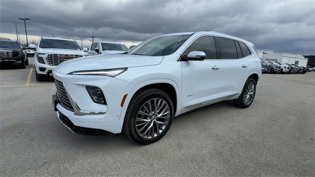 Buick Enclave Vehicle Full-screen Gallery Image 04