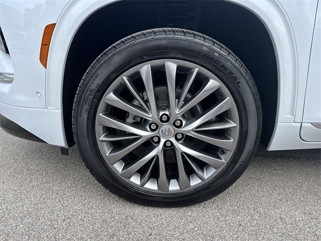 Buick Enclave Vehicle Full-screen Gallery Image 10