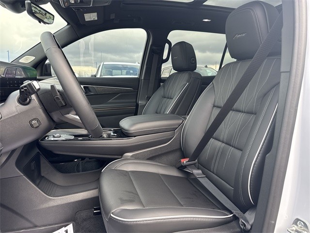 Buick Enclave Vehicle Full-screen Gallery Image 11