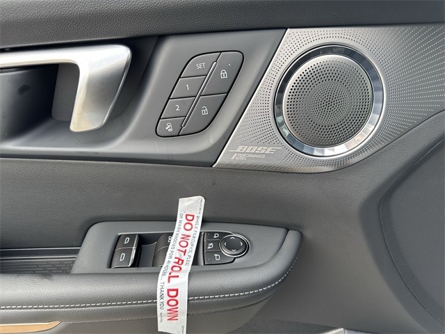 Buick Enclave Vehicle Full-screen Gallery Image 13