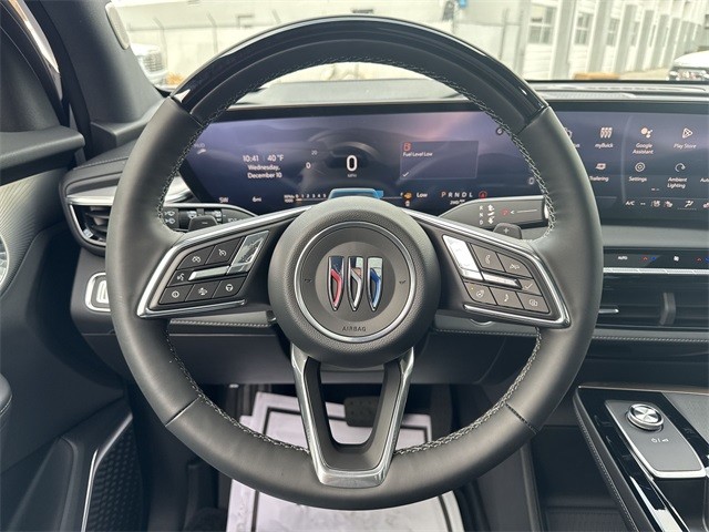 Buick Enclave Vehicle Full-screen Gallery Image 14