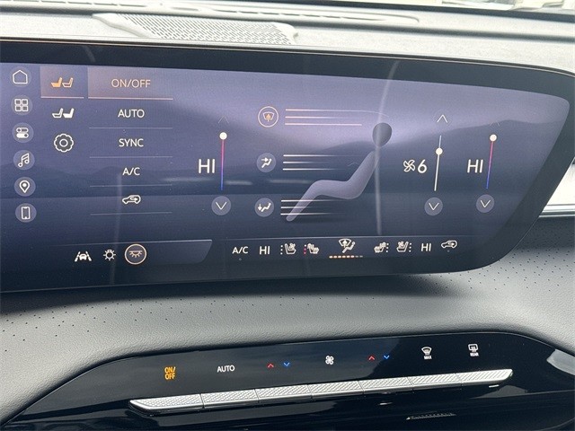 Buick Enclave Vehicle Full-screen Gallery Image 19