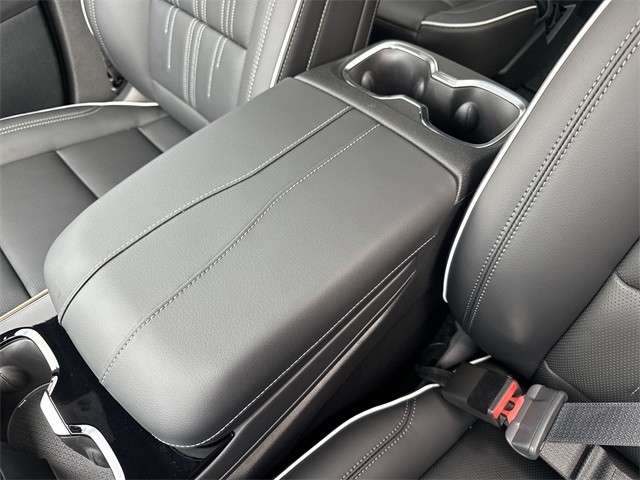 Buick Enclave Vehicle Full-screen Gallery Image 21