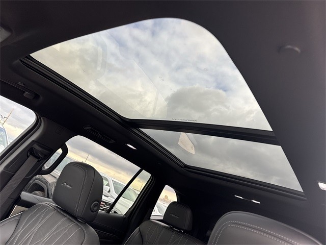 Buick Enclave Vehicle Full-screen Gallery Image 22