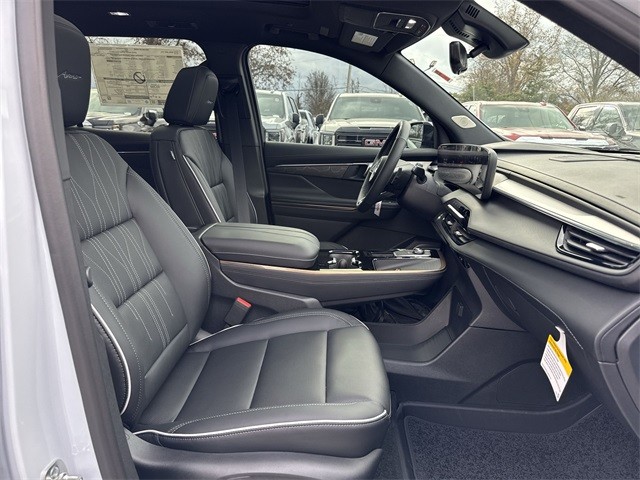 Buick Enclave Vehicle Full-screen Gallery Image 26