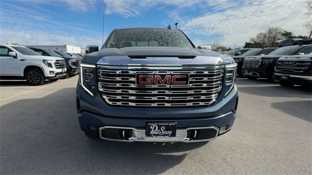 GMC Sierra 1500 Vehicle Full-screen Gallery Image 03