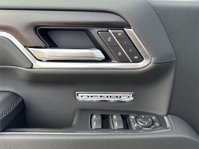 GMC Sierra 1500 Vehicle Full-screen Gallery Image 13