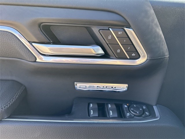 GMC Sierra 1500 Vehicle Full-screen Gallery Image 13