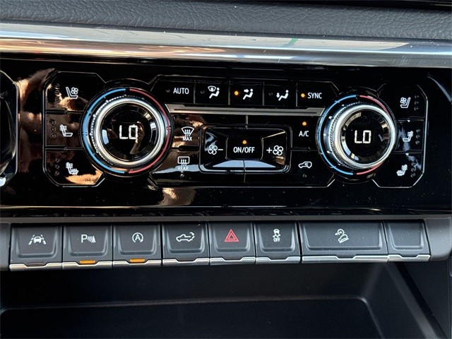 GMC Sierra 1500 Vehicle Full-screen Gallery Image 19