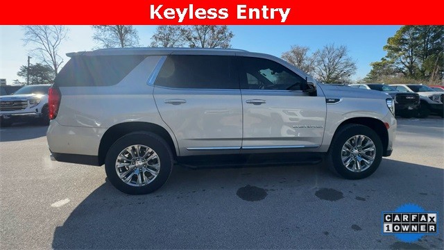 GMC Yukon Vehicle Full-screen Gallery Image 11