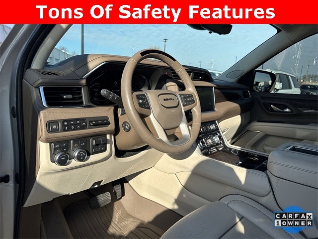 GMC Yukon Vehicle Full-screen Gallery Image 13