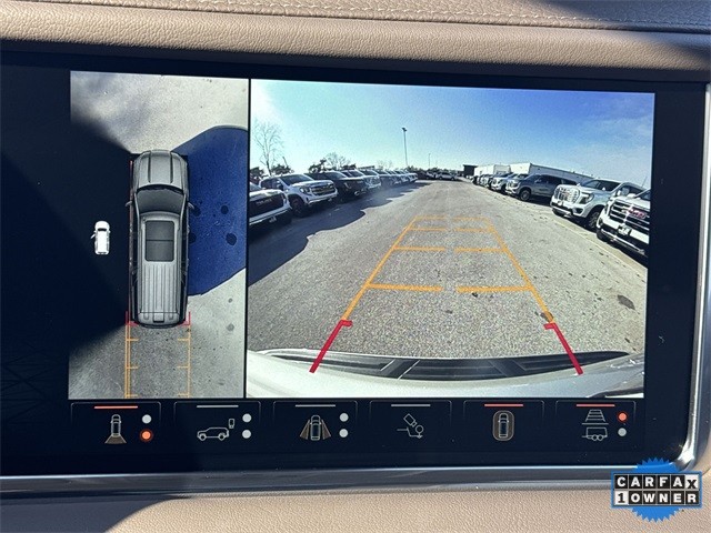 GMC Yukon Vehicle Full-screen Gallery Image 19