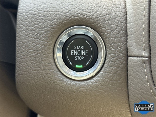 GMC Yukon Vehicle Full-screen Gallery Image 21