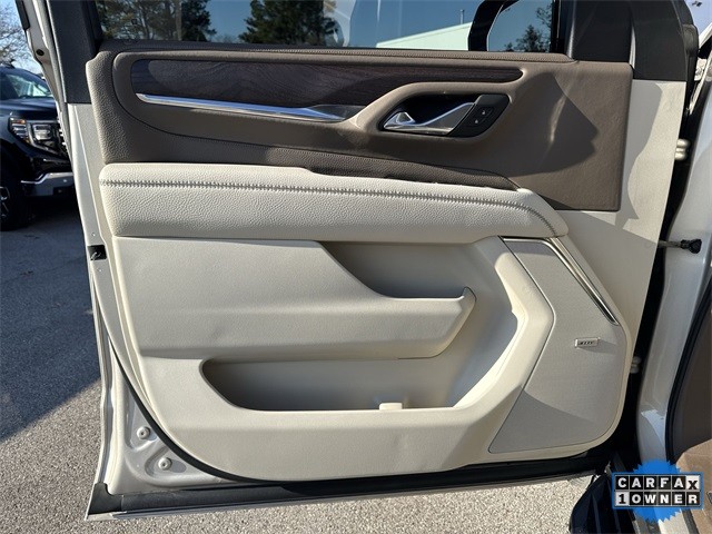 GMC Yukon Vehicle Full-screen Gallery Image 26