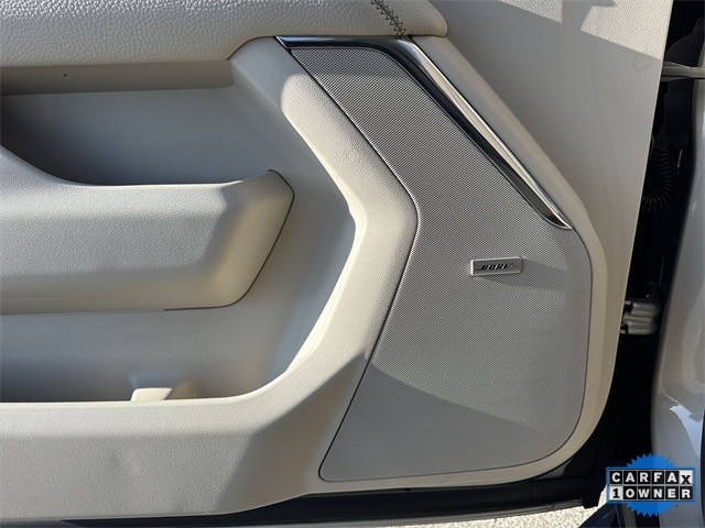 GMC Yukon Vehicle Full-screen Gallery Image 28
