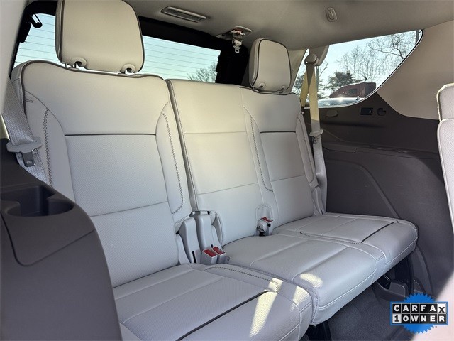 GMC Yukon Vehicle Full-screen Gallery Image 31