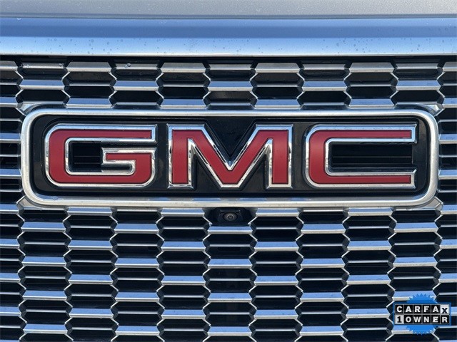 GMC Yukon Vehicle Full-screen Gallery Image 35