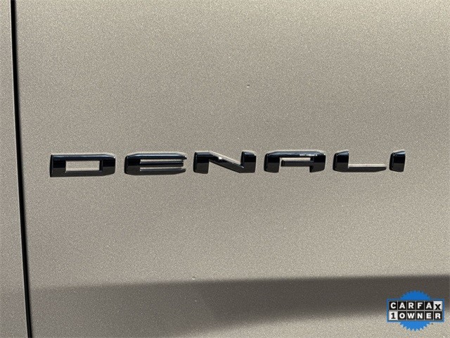 GMC Yukon Vehicle Full-screen Gallery Image 36