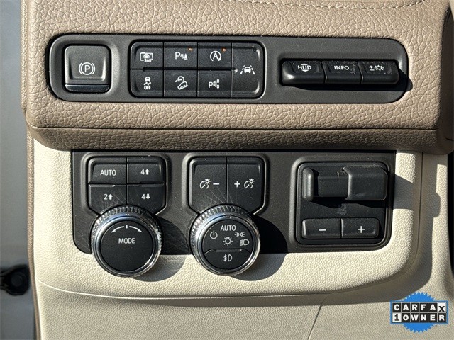 GMC Yukon Vehicle Full-screen Gallery Image 39