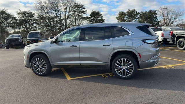 Buick Enclave Vehicle Full-screen Gallery Image 09