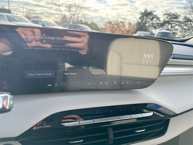 Buick Enclave Vehicle Full-screen Gallery Image 15